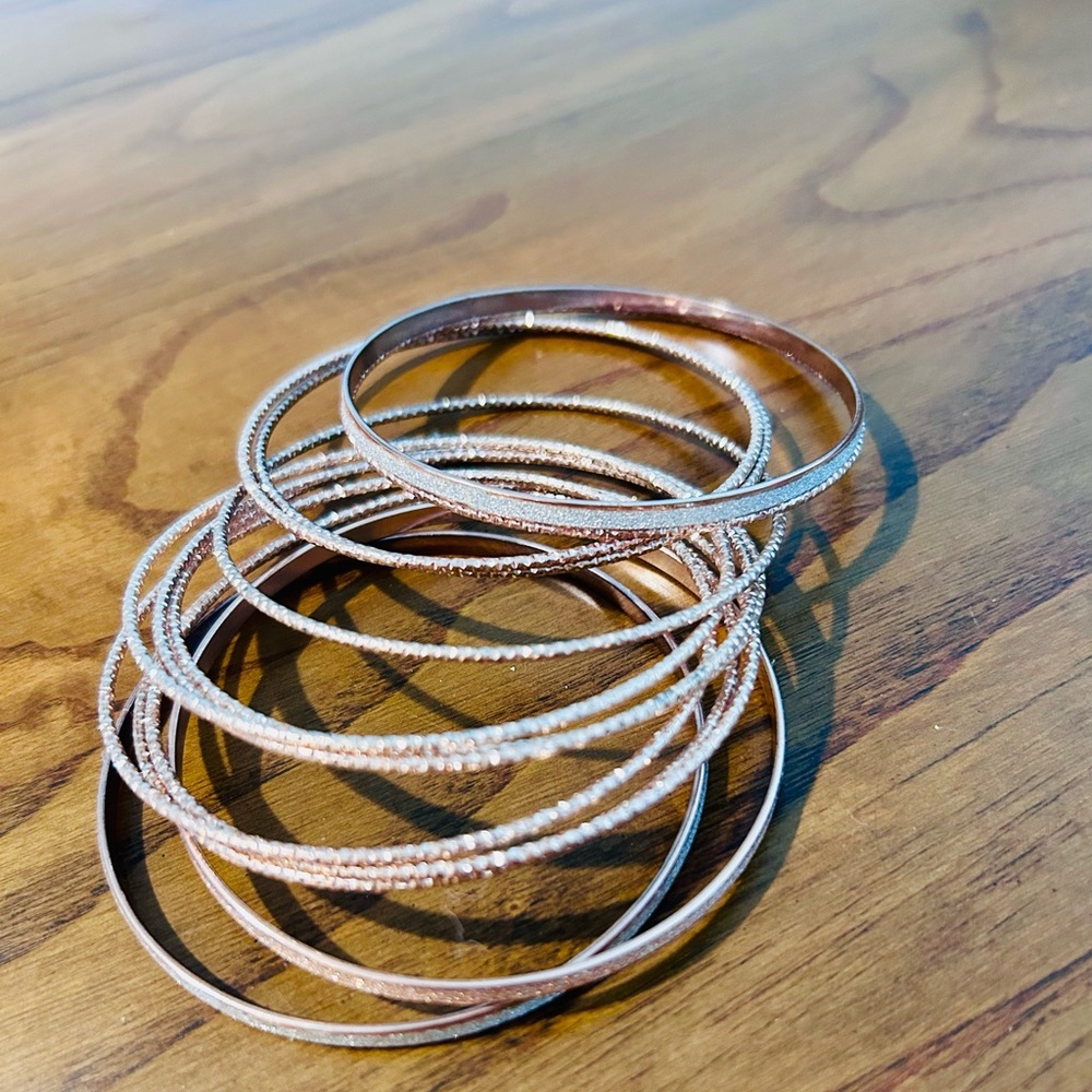 Bracelets 🎀 - Picture 2 of 2